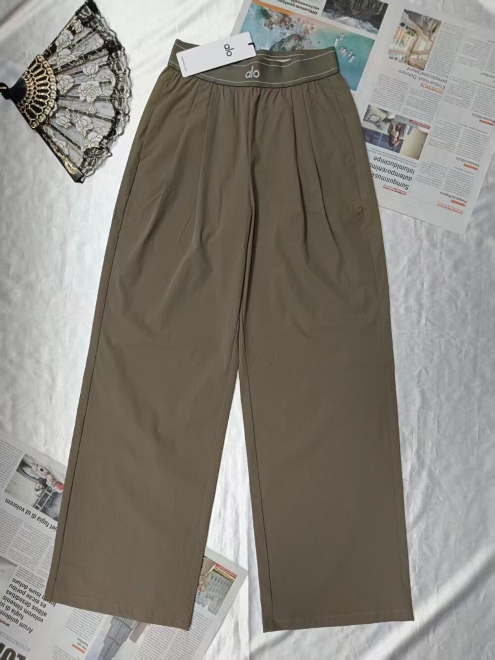 🎄Alo Yoga Suit Up Trouser Olive🧶Loose Fit | Elastic Waistband Casual Luxury - Picture 2 of 8
